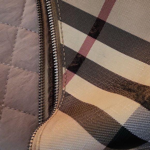 100% authentic Burberry shoulder bag fair condition. Many years left. - Picture 6 of 17